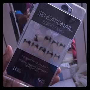 I am selling some nails that’s brand new!!